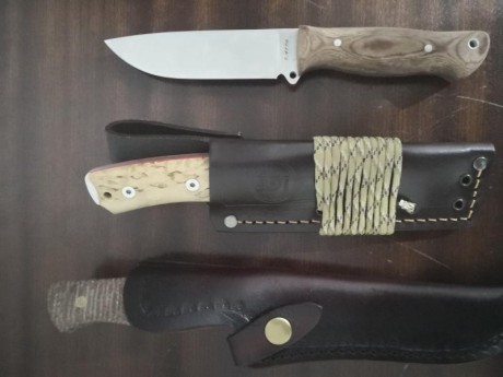 Se vende este lote compuesto de 2 cuchillos un nieto bushcraft acero 14c28, en acero y un Bowie en acero 02