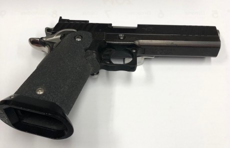 hola pongo a la venta esta maravilla, precisa y muy fiable
debe tener entre 5000 y 6000 disparos, comprada 00