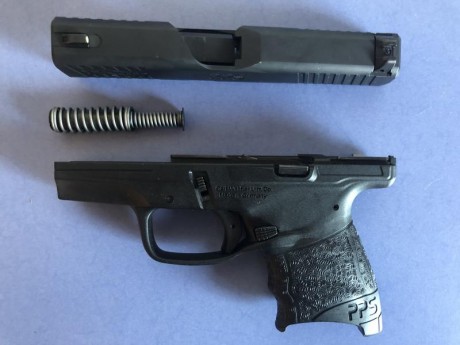 Vendo walther pps M2. 9 mm parabellum guiada en A. Aproximadamente 150 disparos. Esta como nueva. Incluye 01