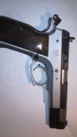 Buenas , un amigo del club me pide que ponga a la venta varias armas ,el precio de cada una son 400e  21