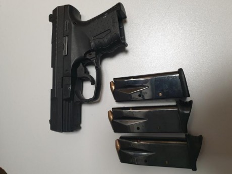Hola vendo esta pistola con apenas 50 disparos comprada en el 2014 nueva con 3 cargadores... 450 euros.... 02