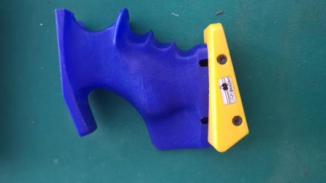 Esta sin estrenar, talla M, esta echa por encargo en 3D, 
65€ me costó 120€
tlf 630936544 01