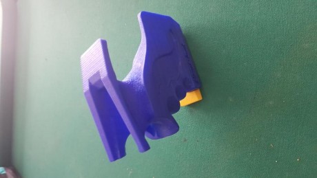 Esta sin estrenar, talla M, esta echa por encargo en 3D, 
65€ me costó 120€
tlf 630936544 00