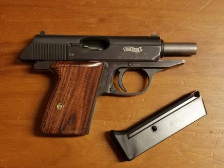 Vendo pistola  PPK fafricada por Smith & wesson calibre 9 mm corto  de fabricación actual con dos 02