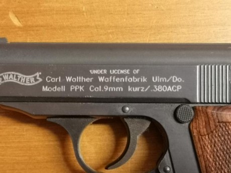 Vendo pistola  PPK fafricada por Smith & wesson calibre 9 mm corto  de fabricación actual con dos 01