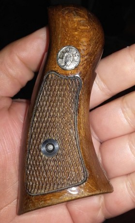 Buenas tardes, busco cachas de las normales para un Llama Comanche. Me gustaria conseguir unas originales 70