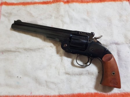 Un compañero vende este revolver, prácticamente nuevo, muy pocos disparos
guiado en "F"

El 02