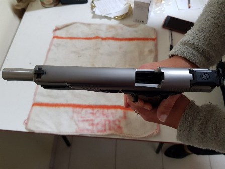 Un compañero vende esta pistola, prácticamente nueva, muy pocos disparos
guiada en "F"

El precio 02