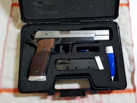 Un compañero vende esta pistola, prácticamente nueva, muy pocos disparos
guiada en "F"

El precio 12