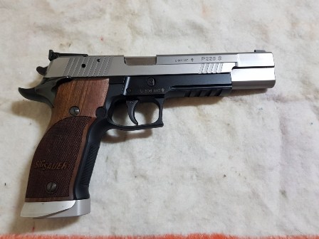 Un compañero vende esta pistola, prácticamente nueva, muy pocos disparos
guiada en "F"

El precio 11