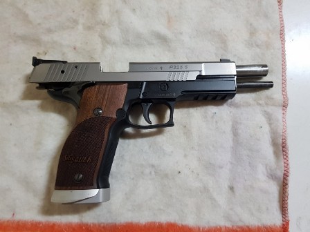 Un compañero vende esta pistola, prácticamente nueva, muy pocos disparos
guiada en "F"

El precio 10
