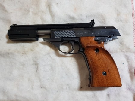 Un compañero vende esta pistola, muy bien cuidada
guiado en "F"

El precio 150€, se encuentra 01