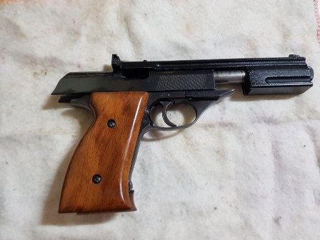 Un compañero vende esta pistola, muy bien cuidada
guiado en "F"

El precio 150€, se encuentra 00