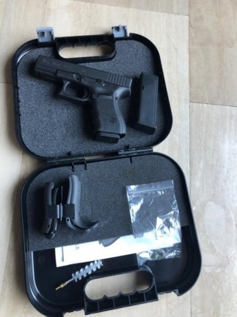 Hola, pongo a la venta Glock 4º gen. 
Estado: excelente
Cal.9mm ( no tendra mas de 70 disparos)
Accesorios: 02