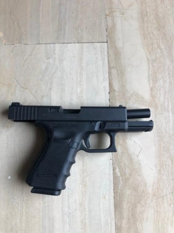 Hola, pongo a la venta Glock 4º gen. 
Estado: excelente
Cal.9mm ( no tendra mas de 70 disparos)
Accesorios: 00