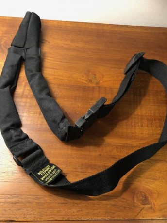 SL Hand Guard Carbine Magpul  SL color negro ( rifle tipo M-4)   15 Euros (Vendido)
Correa táctica de 01