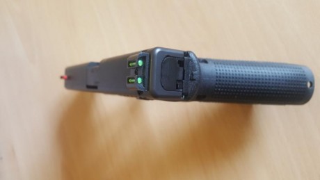 Se vende pistola Glock 17 de 4ª Generación, bien cuidada. Tiene unos 2.000 disparos siempre con munición 10