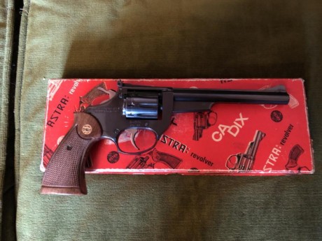Vendo revolver Astra Cadix calibre 22 cañón 6 pulgadas. Nueve disparos. Poquísimo uso por lo que está 00