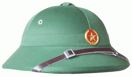 Una boina militar negra y un sombrero de policìa montada del Canadà. La poli tambien me gusta... 8) què 00