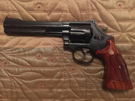Mi padre vende por no usar revolver Smith     Wesson azul de 6 pulgadas
357 magnun / 38 en buen estado 00