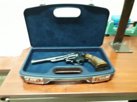 Marca Llama
Modelo  Comanche
calibre  22LR
estado en perfectas condiciones,guiado en F ,de 6 pulgadas
precio 00