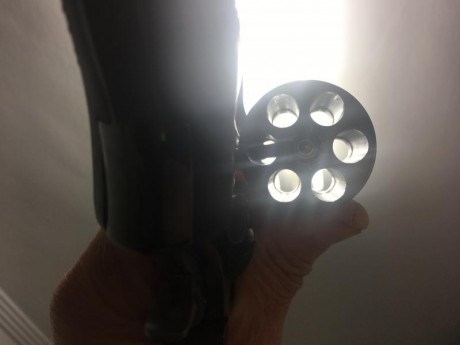 Mi padre vende por no usar revolver Smith     Wesson azul de 6 pulgadas
357 magnun / 38 en buen estado 12