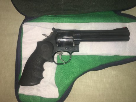 Mi padre vende por no usar revolver Smith     Wesson azul de 6 pulgadas
357 magnun / 38 en buen estado 10