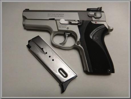  Vendo Smith & Wesson 6906 
Ideal para defensa personal.
Perfecto estado!
 Precio: 500€  02