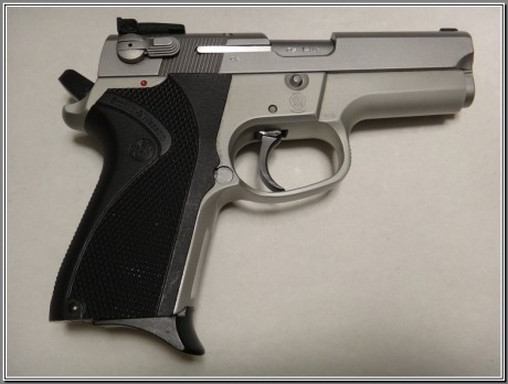  Vendo Smith & Wesson 6906 
Ideal para defensa personal.
Perfecto estado!
 Precio: 500€  00