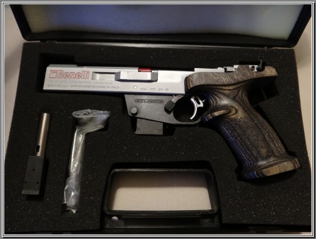 Vendo Benelli MP 95 E. 
Calibre 22. Ideal para tirar standard.
Perfecto estado!
 Precio: 700€  02