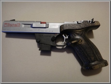  Vendo Benelli MP 95 E. 
Calibre 22. Ideal para tirar standard.
Perfecto estado!
 Precio: 700€  01