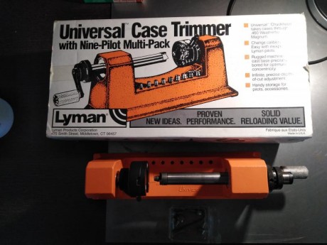 Vendo este preparador de vainas de Lyman, esta como nuevo no ha preparado ni 200 vainas, incluye 9 pilots 02