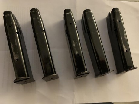 Vendo CZ 75 B por cese de actividad, está en perfectas condiciones, 5 cargadores 
La venta me interesa 02