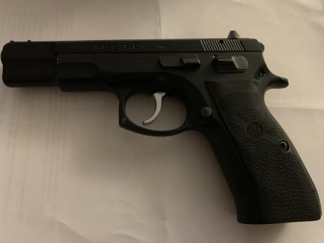 Vendo CZ 75 B por cese de actividad, está en perfectas condiciones, 5 cargadores 
La venta me interesa 01