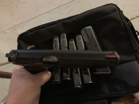 Vendo CZ 75 B por cese de actividad, está en perfectas condiciones, 5 cargadores 
La venta me interesa 00