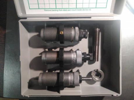 Vendo estos Dies de la marca Rcbs junto con un shell holder , se encuentran practicamente nuevos, el precio 02