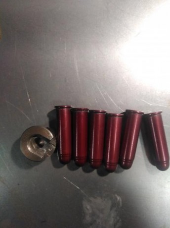 Vendo estos Dies de la marca Rcbs junto con un shell holder , se encuentran practicamente nuevos, el precio 00