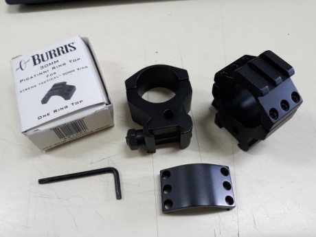 Anillas para visor de tubo de 30mm muy robustas, de marca Burris, una de las cuales puede llevar un pequeño 01