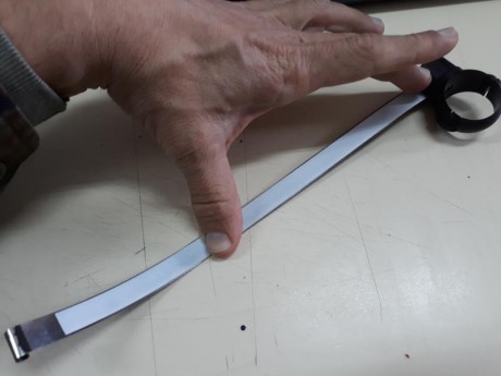 Esto parece una "fricada" potente, pero es bastante práctico. Se trata de un anillo que se fija 02