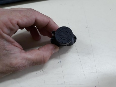 Esto parece una "fricada" potente, pero es bastante práctico. Se trata de un anillo que se fija 00
