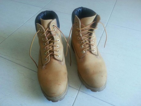 Hola, vendo botas timberland, estan en muy buen estado sobre todo el interior ya que las use pocas veces 01