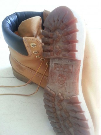 Hola, vendo botas timberland, estan en muy buen estado sobre todo el interior ya que las use pocas veces 00