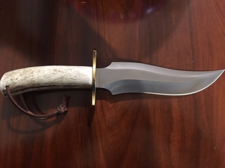Cuchillo de monte  de remate MUELA APACHE:  acero X50CrMoV15 molibdeno vanadio (MOVA), dureza acero 57-58-HRC, 00