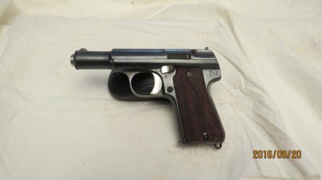 Vendo ASTRA 3000  Calibre 9 Corto con dos cargadores y dos juegos de cachas Pavón Original, pocos disparos, 00