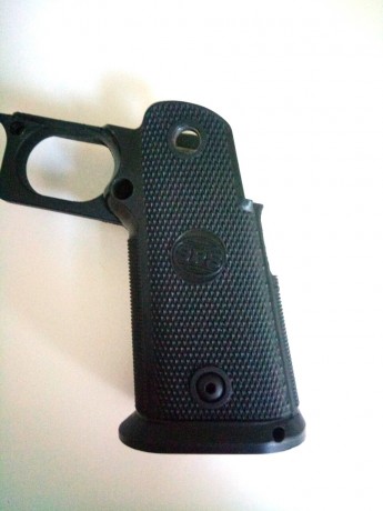 Se vende grip SPS prácticamente nuevo, para pistolas 2011, por 40€, mi tlf 625079610. 10