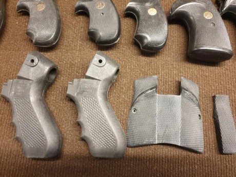 Vendo lote variado de cachas y accesorios la mayoría Pachmair, 150 € más portes. 01