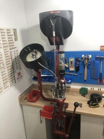 Hola, vendo Prensa progresiva Hornady Lock N Load Ammo Plant. estación completa de recarga de hornady 02