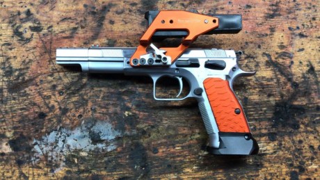 Caño del 38 open y 9 en standar Pocos tiros la tengo de Segunda con cuatro cargadores 1100€ 02