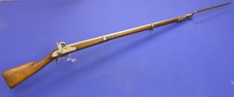 Voy a colocar unas fotos de un arma larga alemana de llave de mecha del siglo XVI. 21