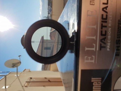 Vendo visor bushnell elite tactical 6-24x50 reticula g2 en primer plano focal. Ajuste de 0.1mil. El visor 11